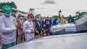 Gov Oyetola presents 13 Jeeps to High Court Judges